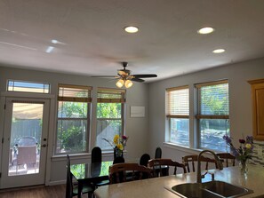 Dining - Comfort and calm in Ashland (Ashland)