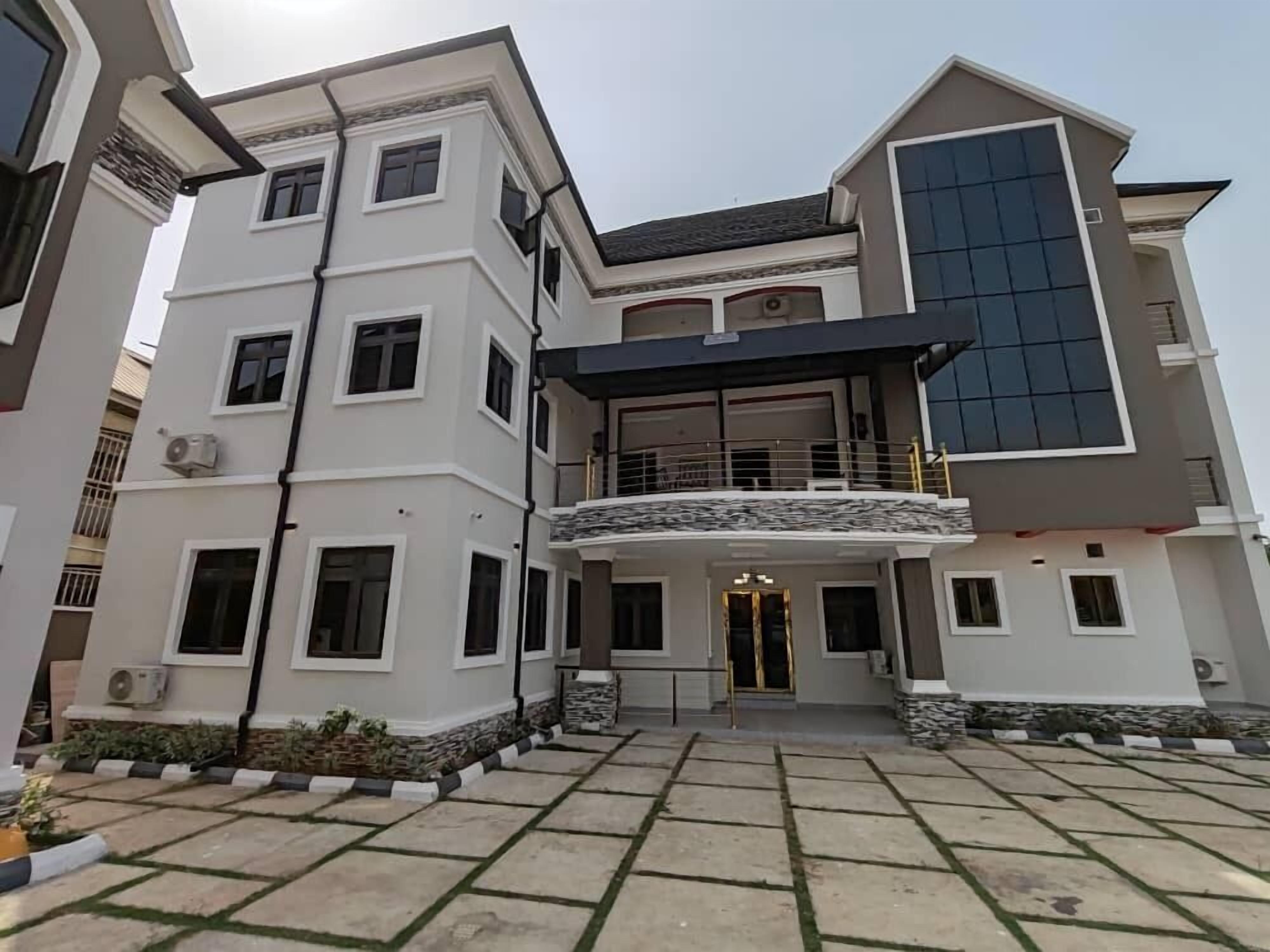 Apartemen Royal, pemandangan kebun | Meja kerja, ruang kerja ramah laptop, dan tirai kedap cahaya