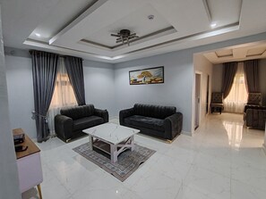 Kjøleskap og mikrobølgeovn på fellesområdet