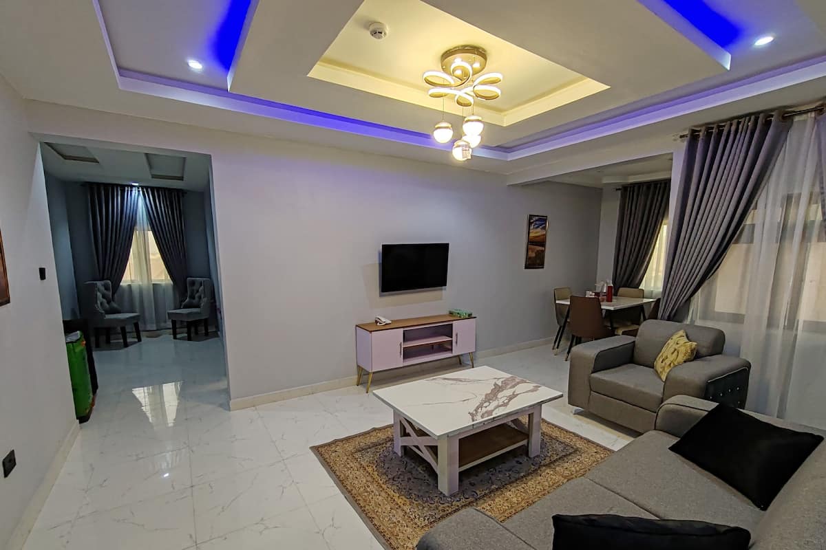 Presidential Apartment, Garden View | Desk, laptop workspace, blackout curtains, soundproofing