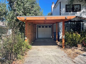 Exterior - 2-bedroom house in beautiful San Antonio with AC and old-world charm (San Antonio)