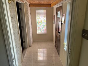 Interior - 2-bedroom house in beautiful San Antonio with AC and old-world charm (San Antonio)