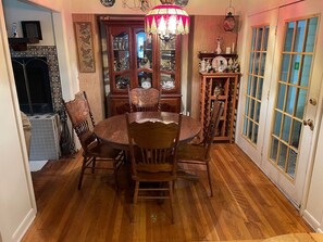 Dining - 2-bedroom house in beautiful San Antonio with AC and old-world charm (San Antonio)