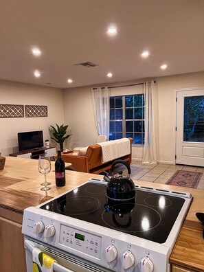 Interior - Heated Pool 5BR Family Oasis with BBQ, Sleeps 10 (New Port Richey)