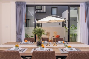 Dining - Fabulous 5-bedroom villa in laguna perfect for families (Tambon Choeng Thale)