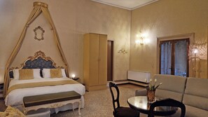 Quadrupla Luxury, 1 letto queen con divano letto, bagno privato, vista città | Interni