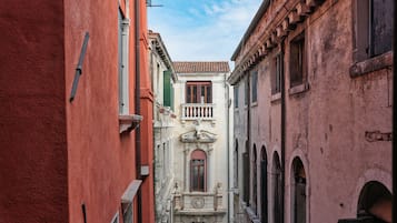 Superior-Doppelzimmer, 1 King-Bett | Daunenbettdecken, Minibar, Zimmersafe, Verdunkelungsvorhänge