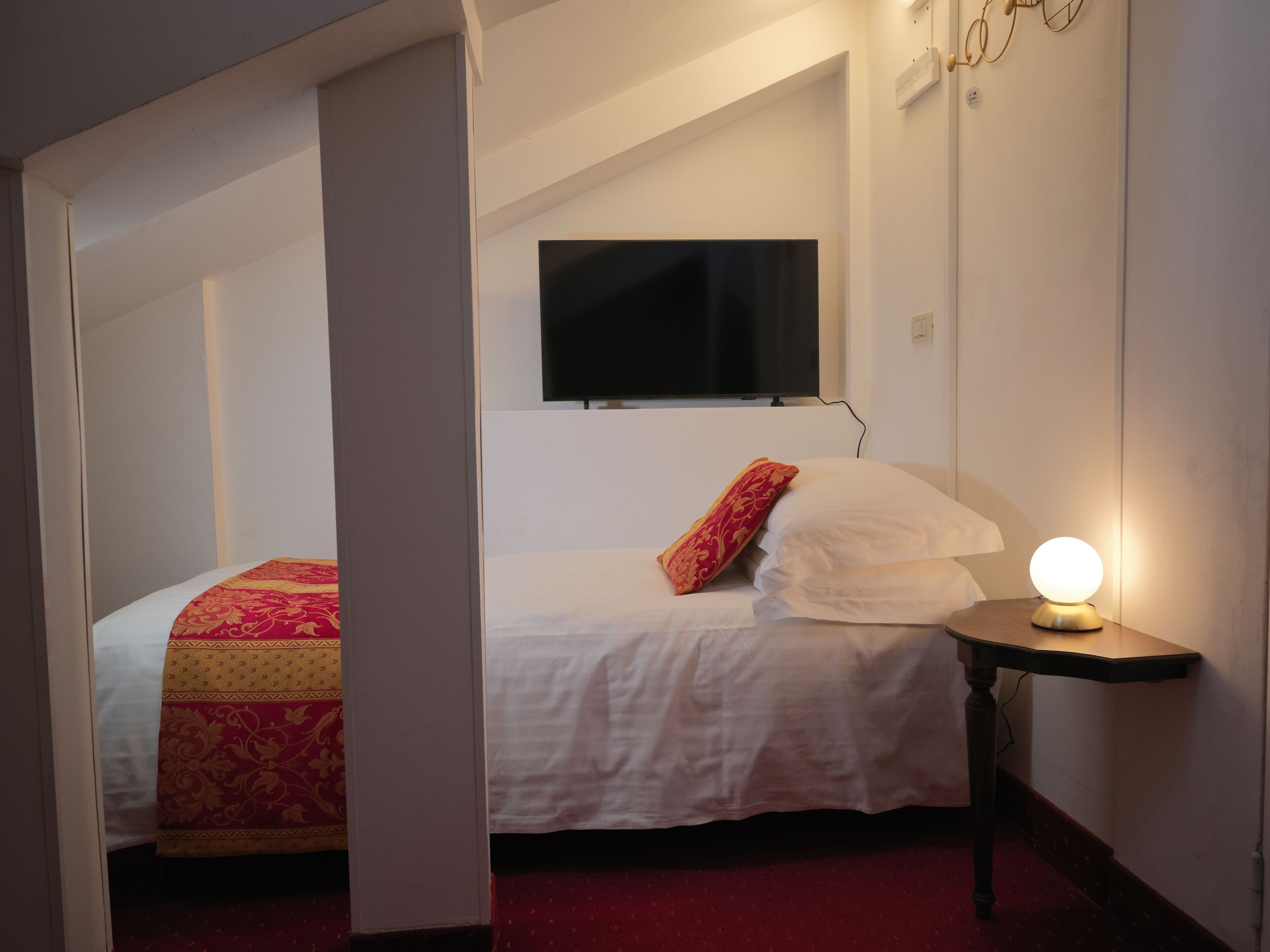 Basic Twin Room | Down comforters, minibar, in-room safe, blackout drapes