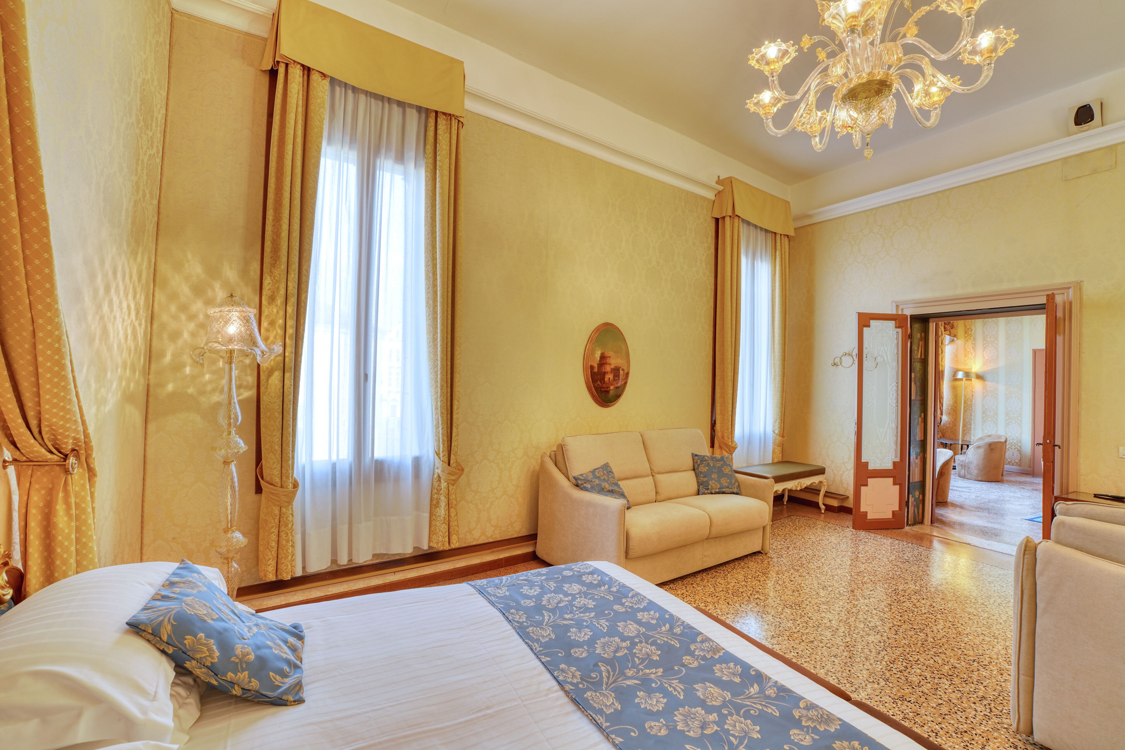 Junior Studio Suite, 1 King Bed with Sofa bed, Private Bathroom, City View | Down comforters, minibar, in-room safe, blackout drapes