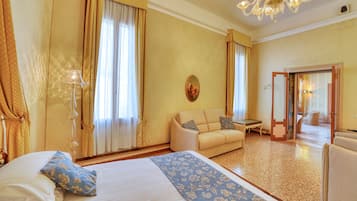 Junior Studio Suite, 1 King Bed with Sofa bed, Private Bathroom, City View | Down comforters, minibar, in-room safe, blackout drapes