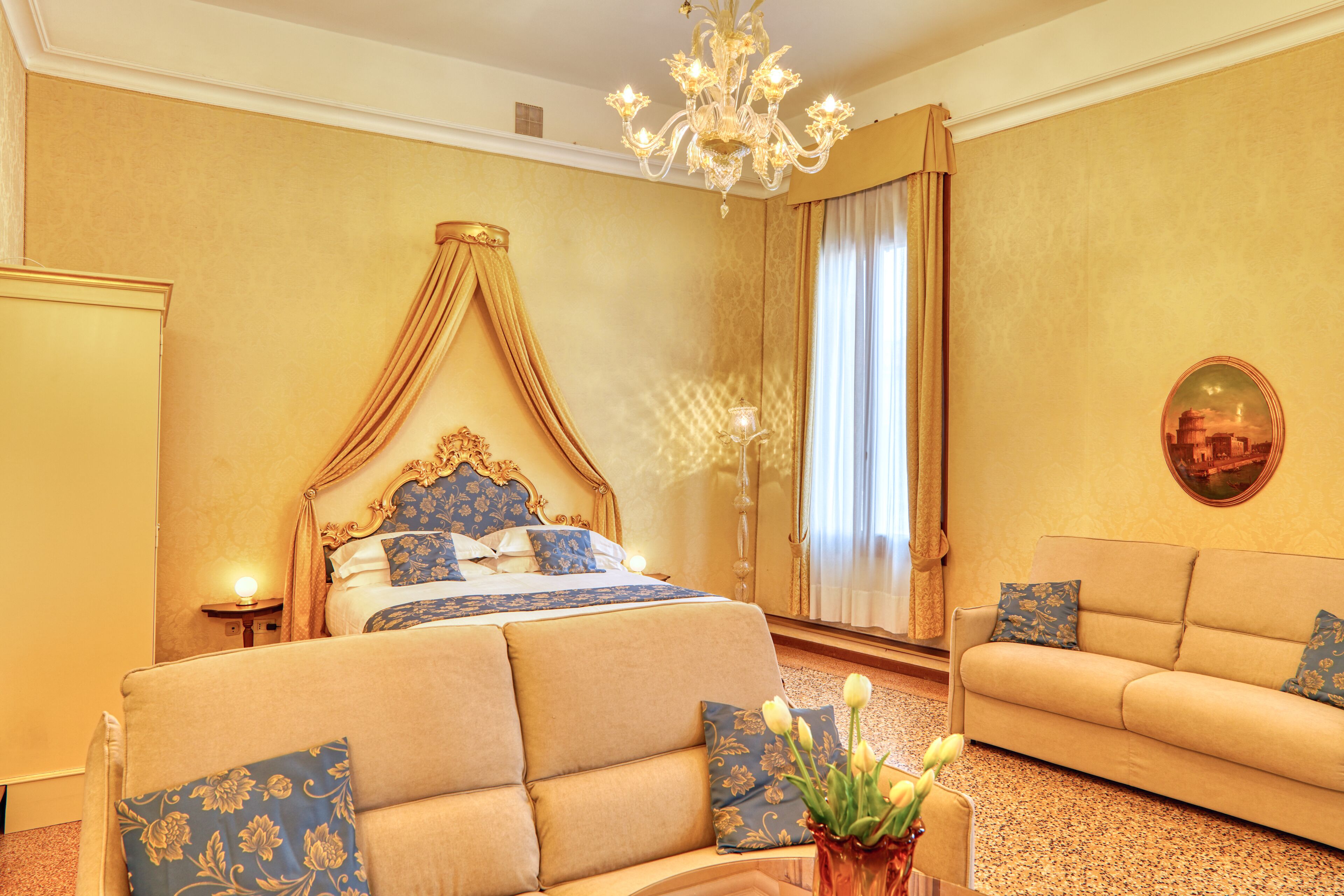 Junior Studio Suite, 1 King Bed with Sofa bed, Private Bathroom, City View | Down comforters, minibar, in-room safe, blackout drapes