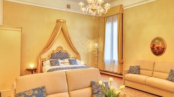 Junior Studio Suite, 1 King Bed with Sofa bed, Private Bathroom, City View | Down comforters, minibar, in-room safe, blackout drapes