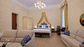 Chambre Quadruple Luxe, 1 grand lit et 1 canapé-lit, salle de bains privée, vue ville