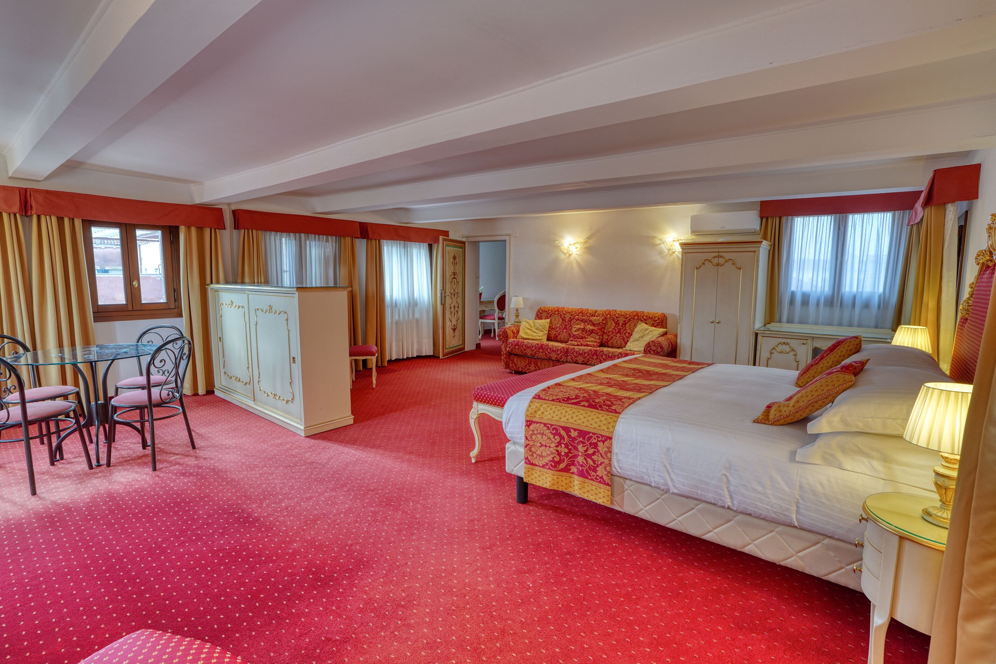 全景開放式套房, 1 張加大雙人床及 1 張梳化床, 城市景 | 羽絨被、迷你吧、房內夾萬、遮光窗簾/窗簾