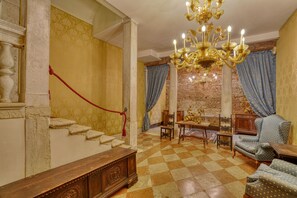 Interior - PALAZZO MALIPIERO TREVISAN - LE TRE DIMORE D'EPOCA (Venice)