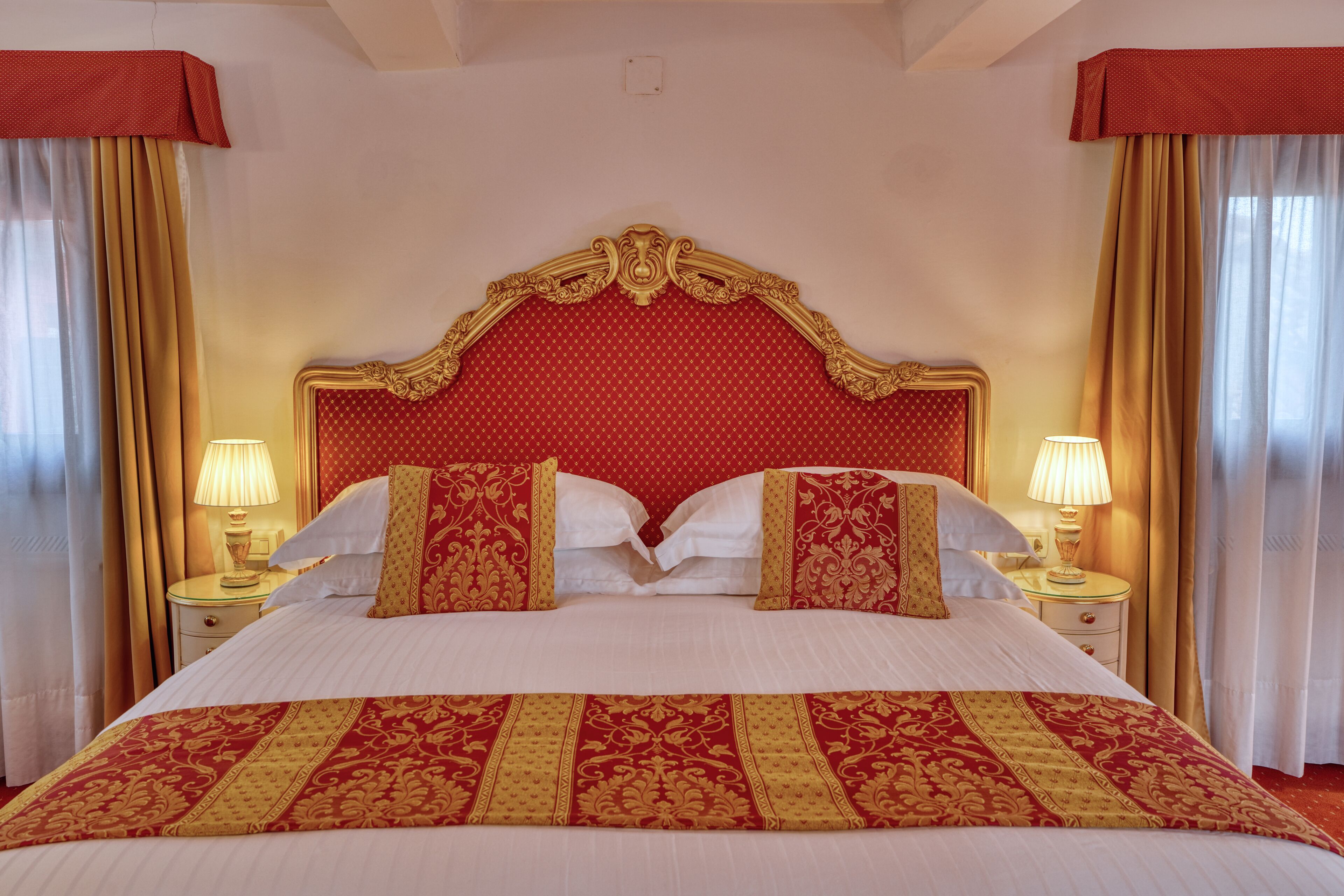 Panoramic Studio Suite, 1 King Bed with Sofa bed, City View | Down comforters, minibar, in-room safe, blackout drapes