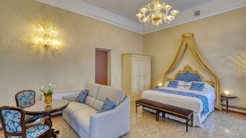 Junior Studio Suite, 1 Queen Bed with Sofa bed, Private Bathroom, City View | Down comforters, minibar, in-room safe, blackout drapes