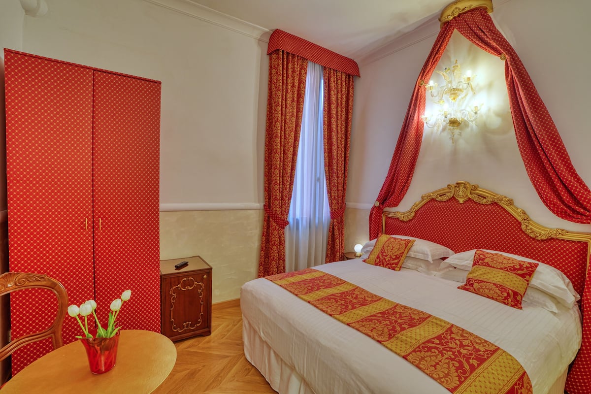 Comfort Double Room, 1 Double Bed | Down comforters, minibar, in-room safe, blackout drapes