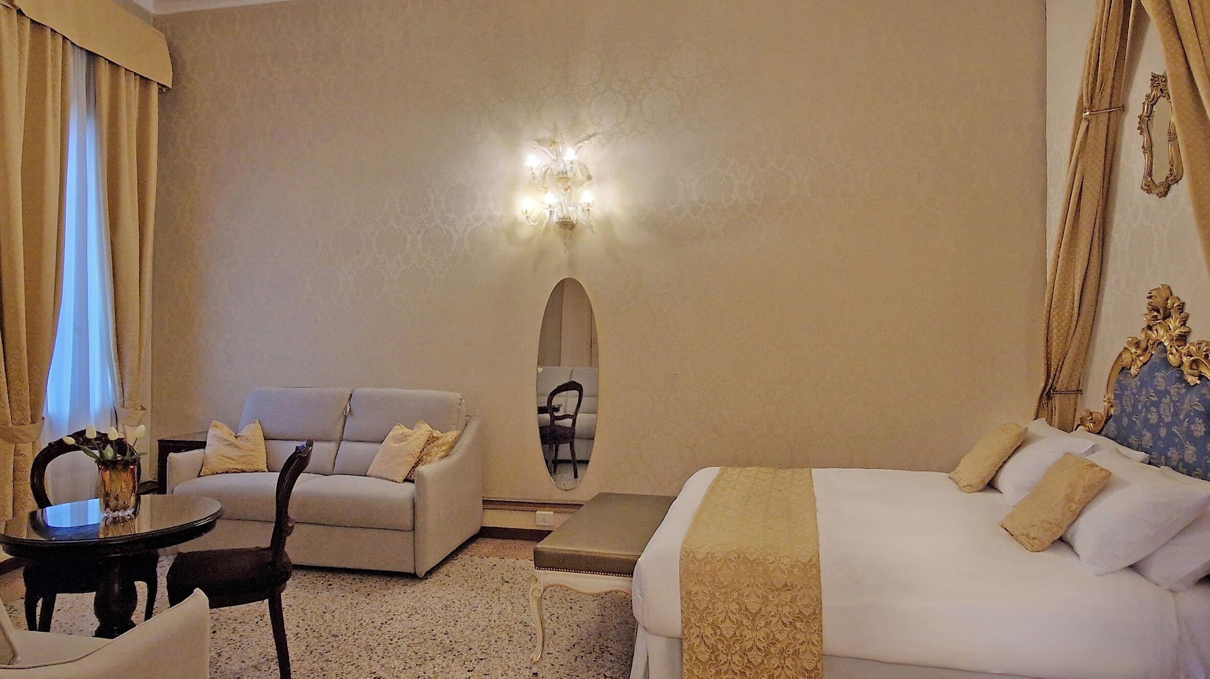 Luxury-Vierbettzimmer, 1 Queen-Bett und Schlafsofa, eigenes Bad, Stadtblick