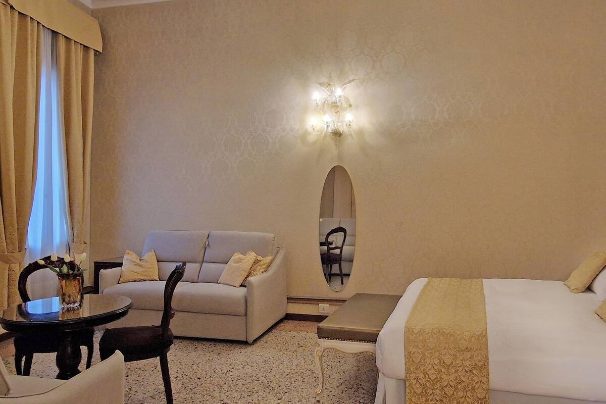 Luxury-Vierbettzimmer, 1 Queen-Bett und Schlafsofa, eigenes Bad, Stadtblick