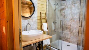 Villa (Four bedroom villa) | Bathroom | Towels