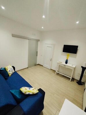 Smart TV - D'Anthoine apartment (Palermo)