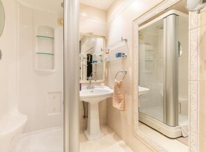 Apartment (Two Bedroom Penthouse) | Bathroom - Zagreb Downtown Luxury Stay – 5th Element (Zagreb)