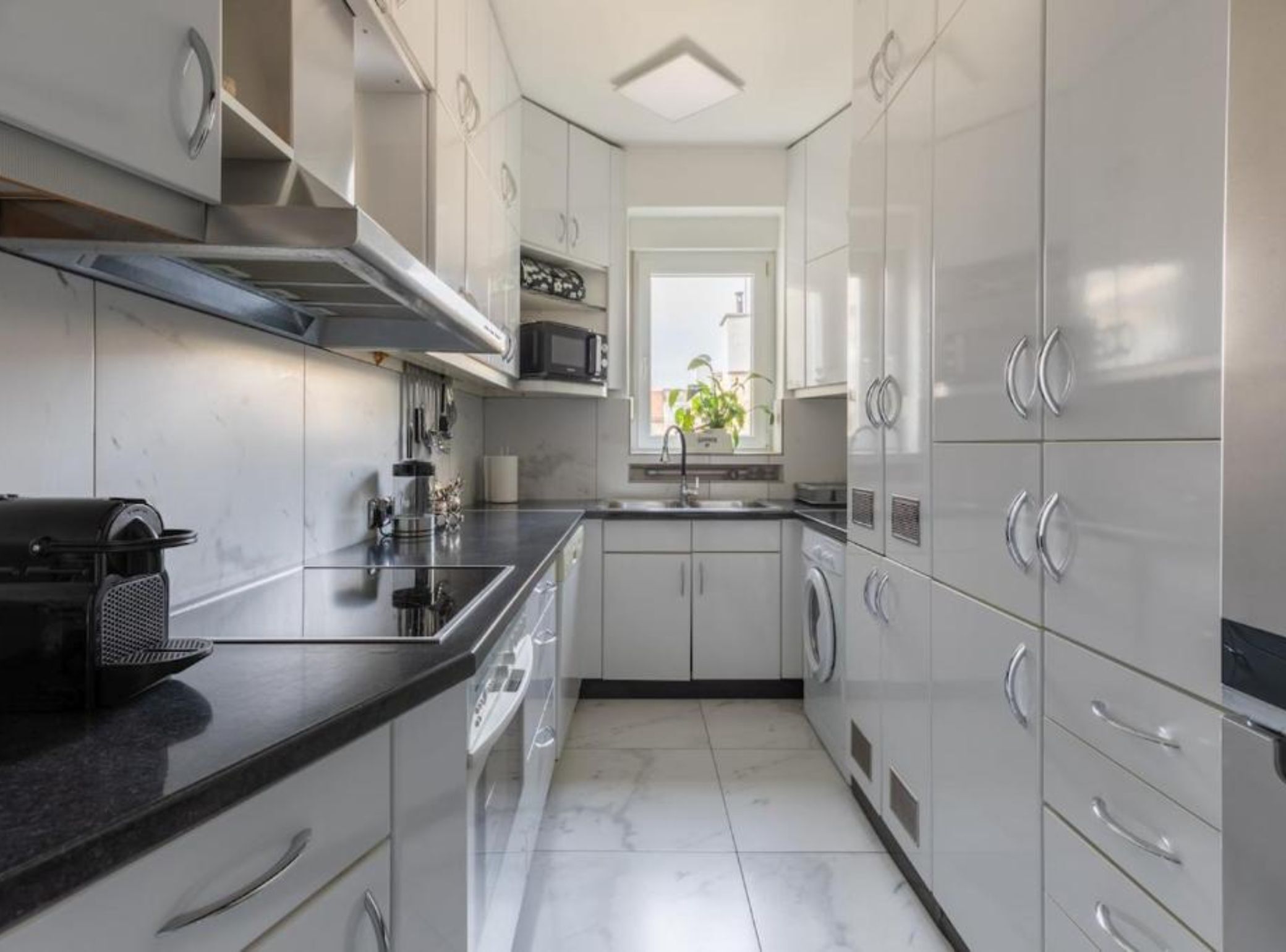 Apartamento (Two Bedroom Penthouse) | Cozinha privada | Geladeira