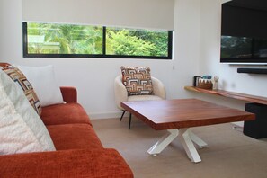 Smart TV, books - Villa 3 suites, private pools, comfort & relaxation (Provincia de guanacaste)
