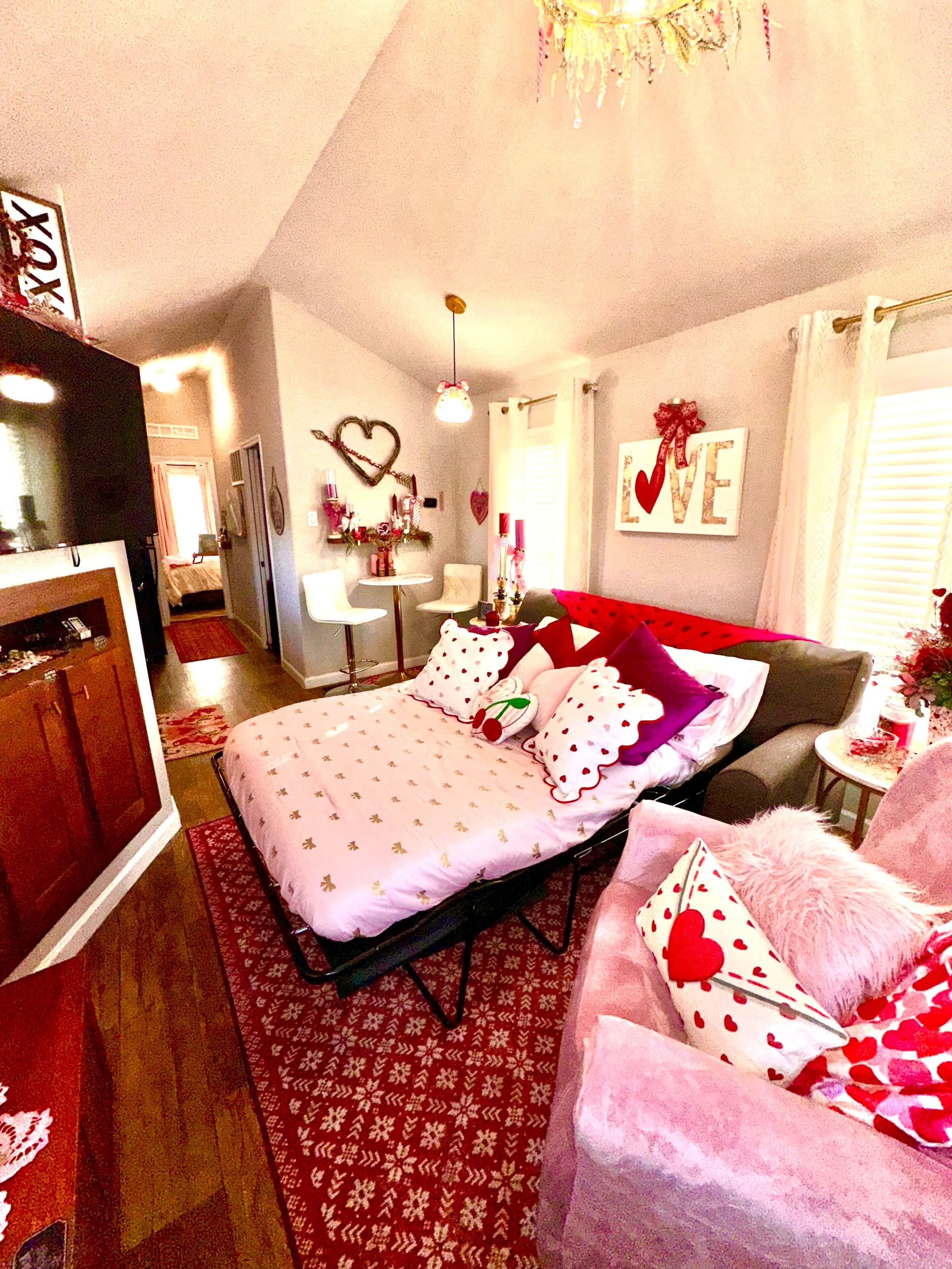 Iron/ironing board, WiFi, bed sheets