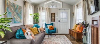 Breezy Hollow | Cozy Tiny Home Retreat w/ Fire Pit, Pet Yard