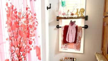 Sèche-cheveux, serviettes fournies