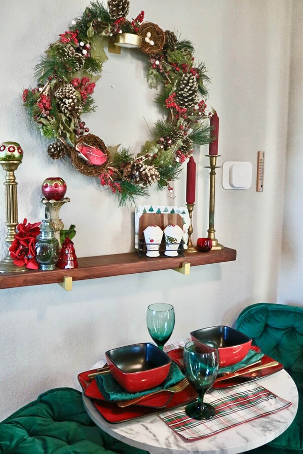 Dining - Breezy Hollow Bed & Bath (Collin County)