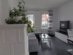 TV - Comfort vacation apartment Niemann 4 with private garden/terrace (Lübeck)