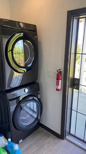 Interior - Secluded Contemporary 2BR 2BA Suite (Dundas Town)