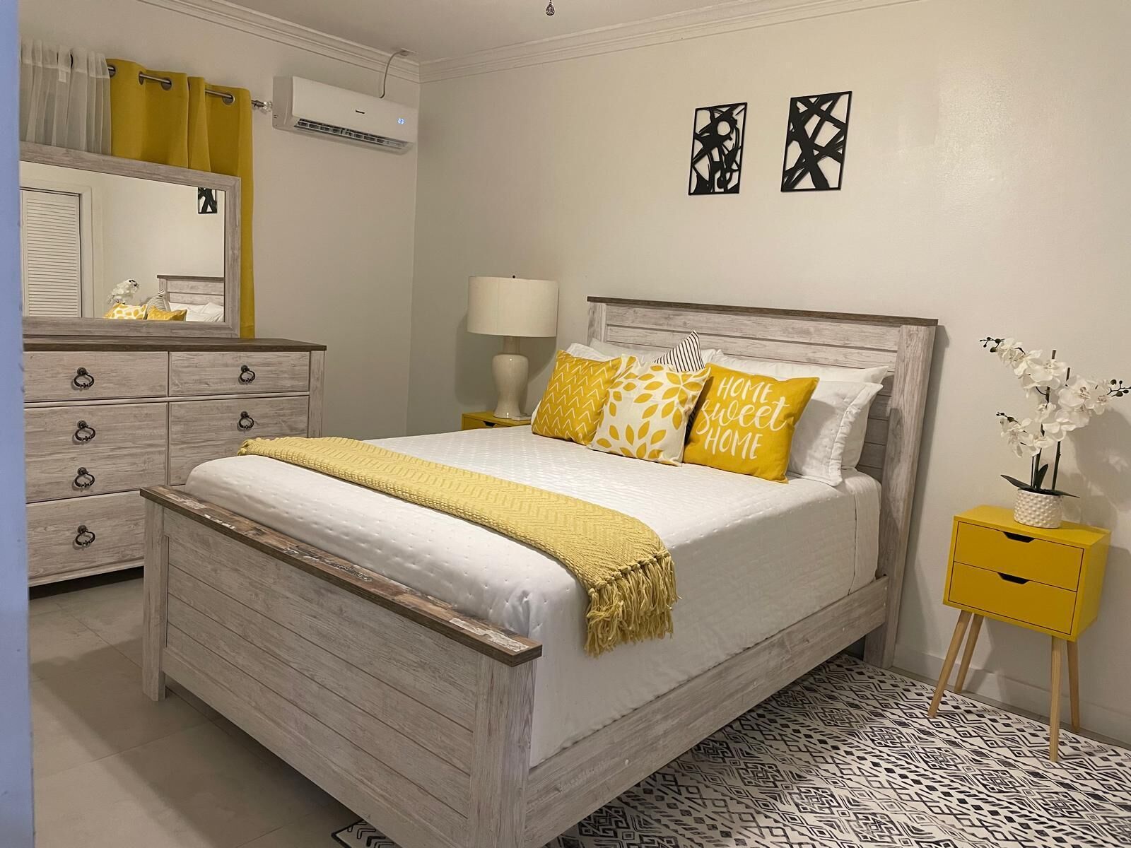 2 habitaciones, tabla de planchar con plancha, wifi y ropa de cama 