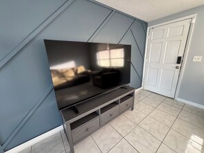Interior - Lovely 2-bedroom/2-bathroom-pet friendly-house with in pleasant Holiday (Holiday)