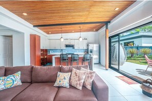 Smart TV - Your Perfect Tropical Vacation Villa (Guatemala de Santa Rosa)