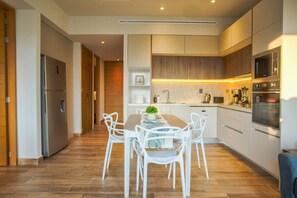 Fridge, microwave, oven, stovetop - Modern 1BR apartment with a flex studio in Versalles • Luxury Amenities Near Beach (Puerto Vallarta)