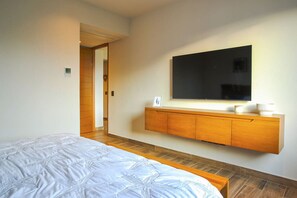 1 bedroom, desk, iron/ironing board, travel cot - Modern 1BR apartment with a flex studio in Versalles • Luxury Amenities Near Beach (Puerto Vallarta)