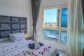 1 bedroom, desk, free WiFi, bed sheets - Modern beach apartment with pool, terrace & sea view – Juliana Beach Resort (Red Sea Governorate)
