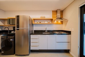 Comfort Apartment | Private kitchen | Fridge, microwave, stovetop, blender - Morse Residencial Flipchave MOR000 (Joinville)
