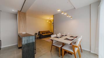 Comfort Apartment | Dining