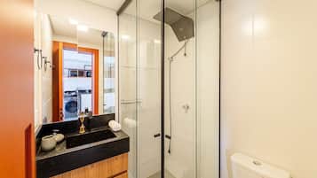 Apartemen | Kamar mandi | Shower, perlengkapan mandi gratis, pengering rambut, dan handuk