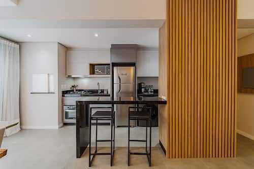 Departamento Confort | Cocina privada | Refrigerador, microondas, parrilla de estufa y licuadora