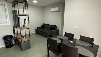 Comfort Apartment | Dining
