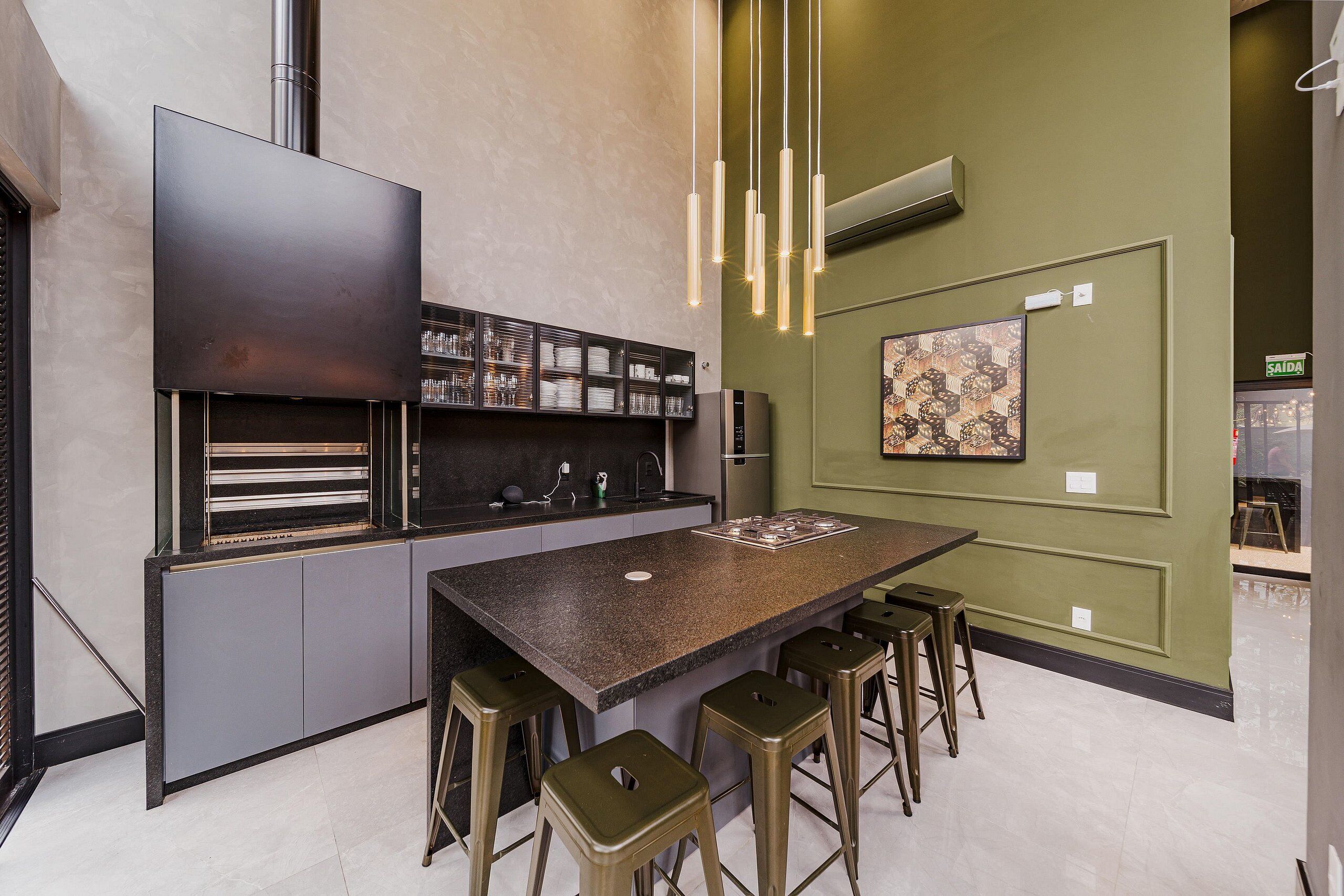 Classic Apartment | Private kitchen | Fridge, microwave, stovetop, blender