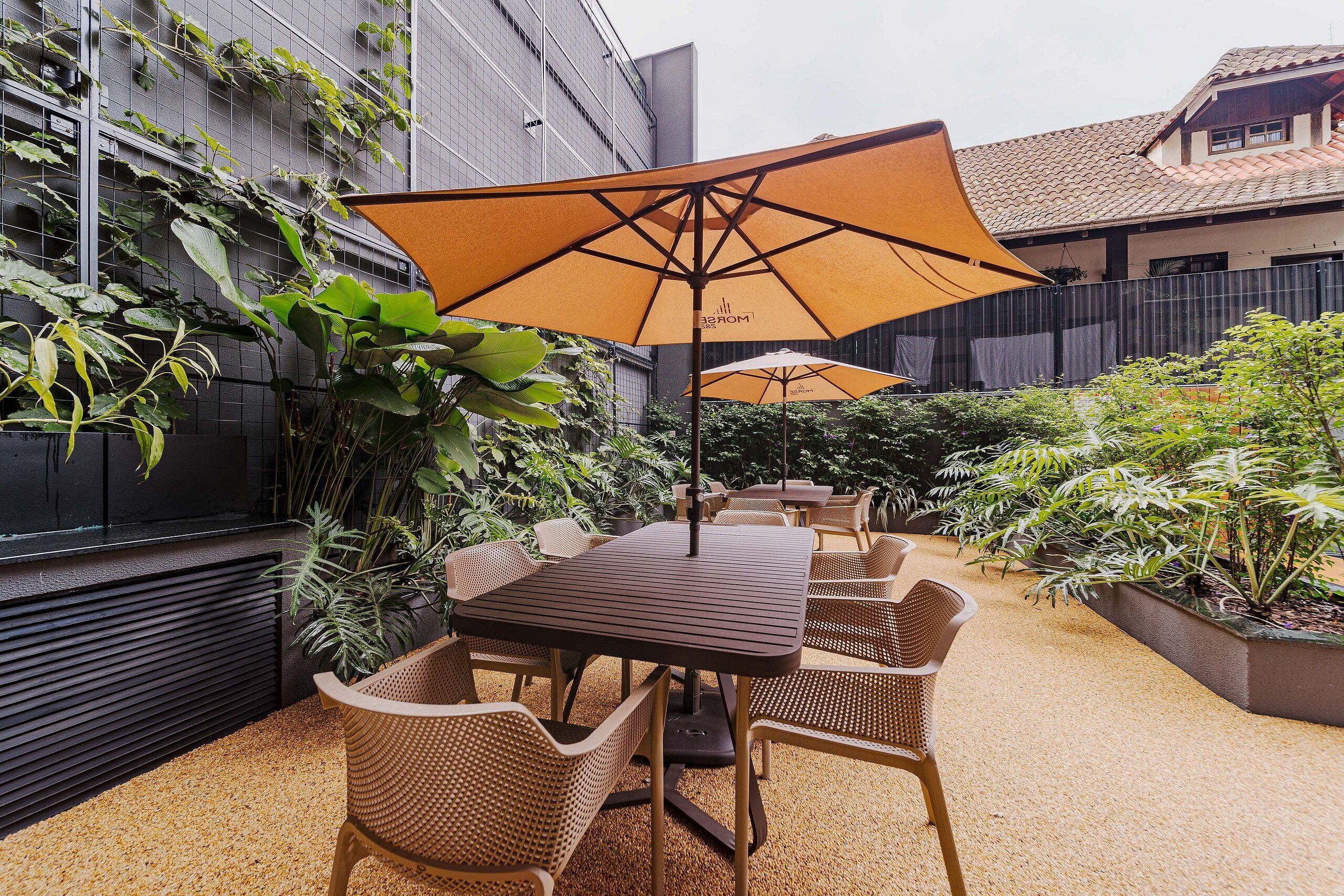Classic Apartment | Outdoor dining