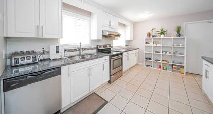 Marvelous 1-bedroom bed & breakfast in charming Surrey