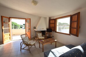 House, Smoking | 2 bedrooms - Fsg-pint02p1 in San Giovanni (Posada)